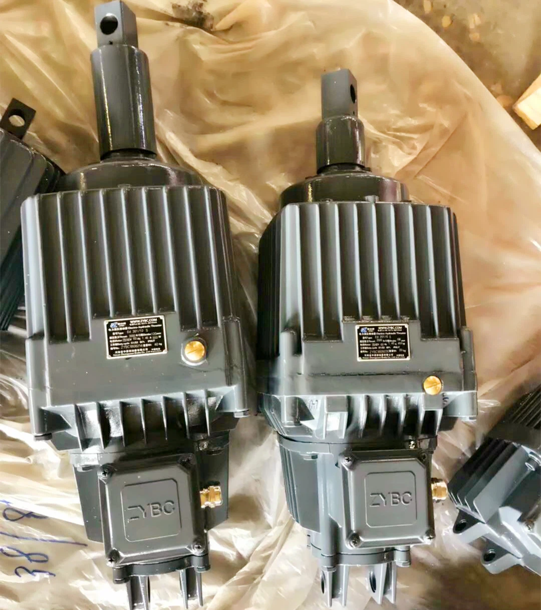 SCHIFF ELEKTRO HYDRAULISCHES BUGSTRAHLRUDER NACH SÜDKOREA